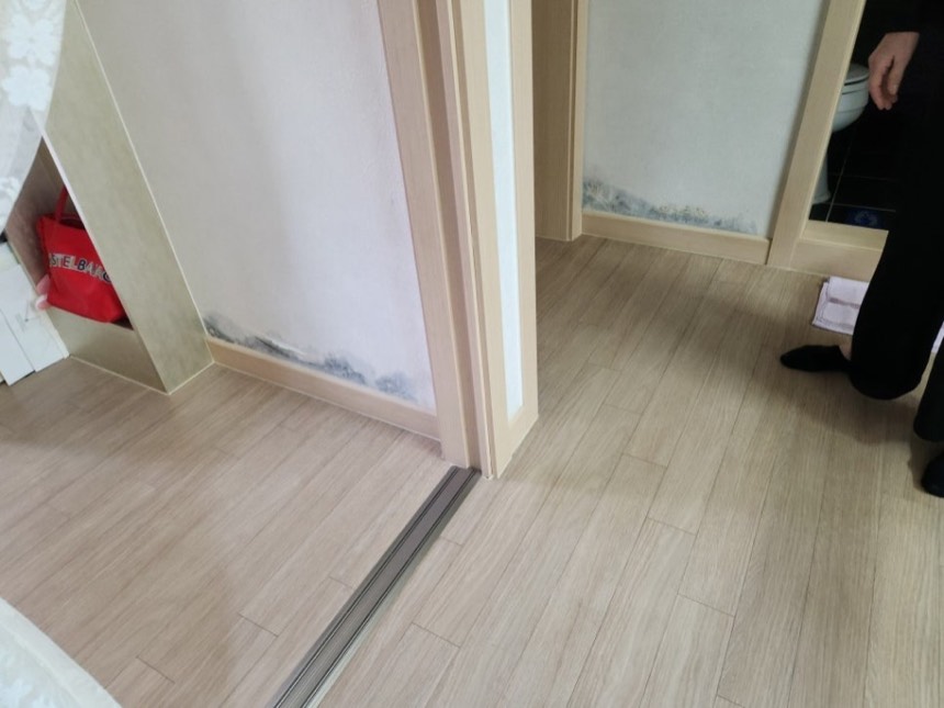 배관누수 시공사례 - 서울 신당동 빌라 천장 누수, 세대별 계량기 공압 가스검사 화장실 벽 굴착 배관교체 작업