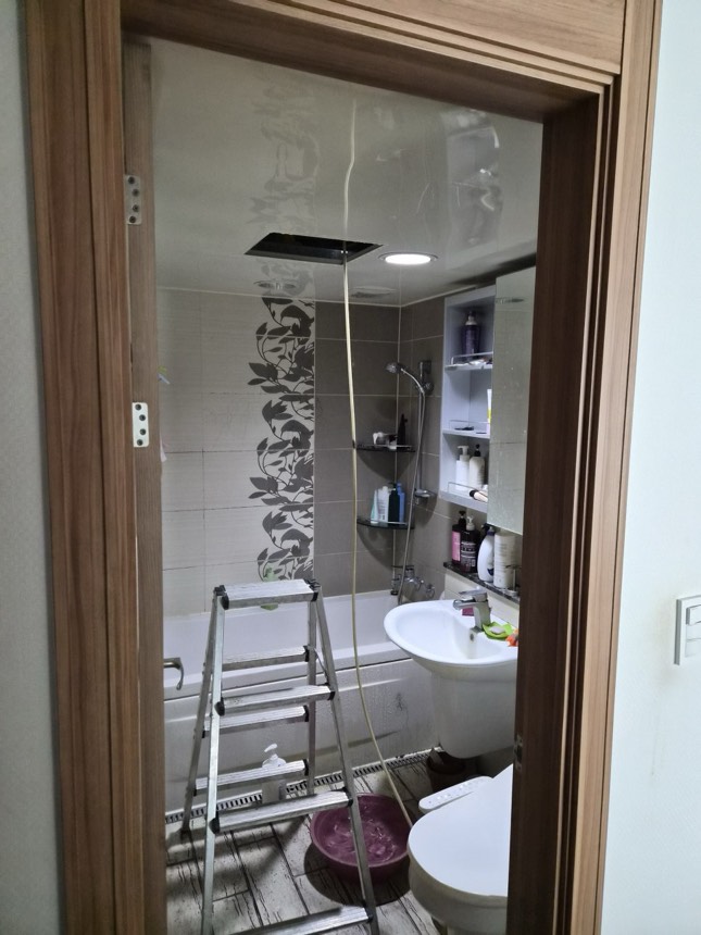 수원 인계동 누수탐지, 샤워장 2중배관 꺾임 굴착 재시공 및 트렌치 커버 교체 비용